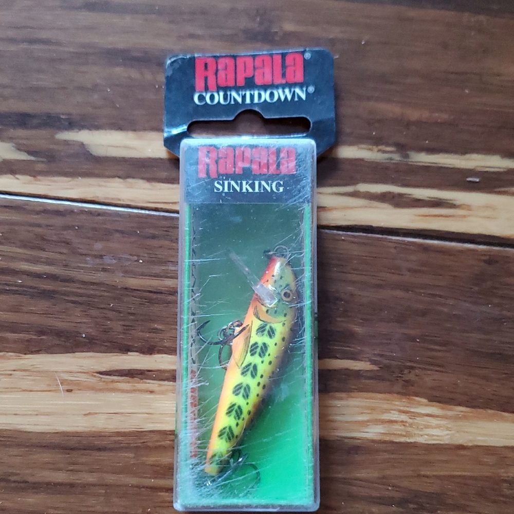 Countdown Sinking Lure - Yellow and Black